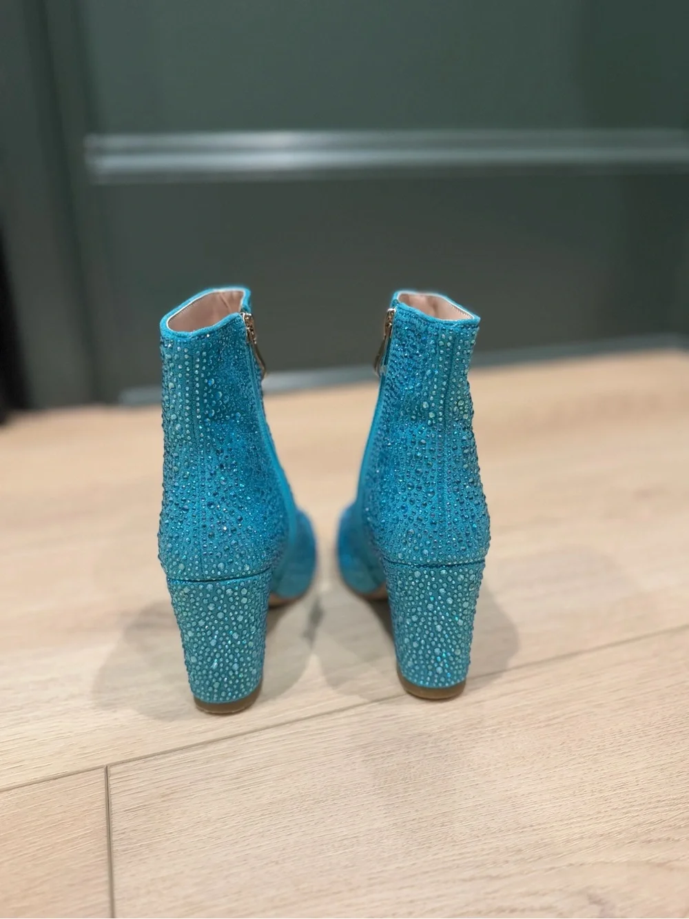 Diverse style sparkling turquoise